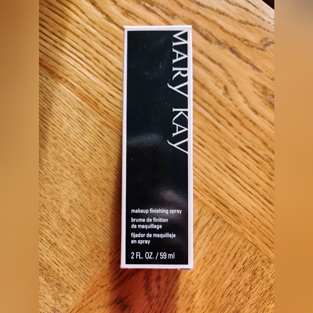 Mary Kay Black Makeup Finishing Spray